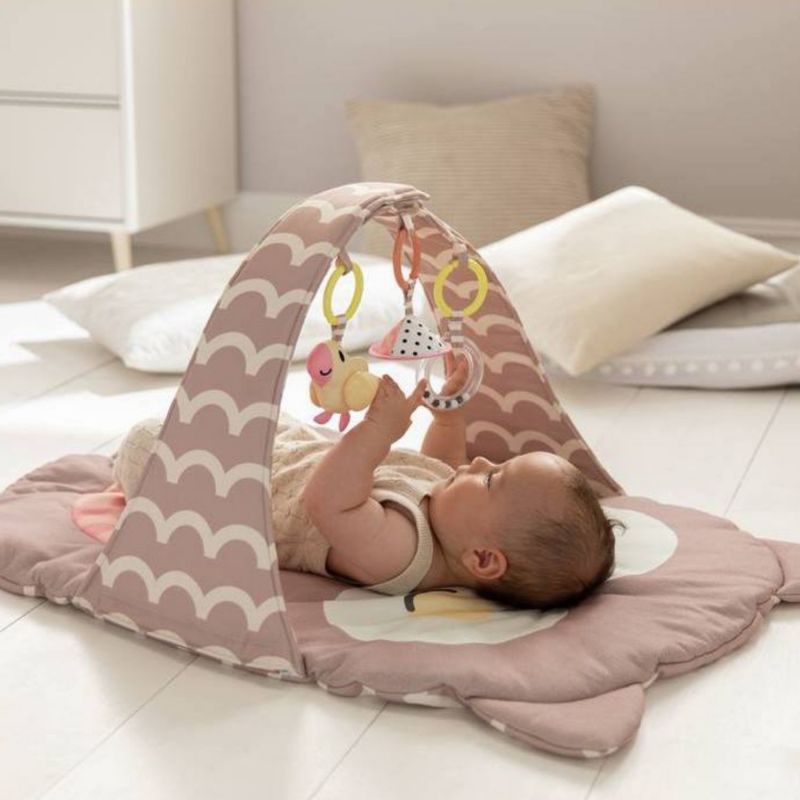 Image d'ambiance de présentation du produit Tapis d'éveil pliable chouette - Hape